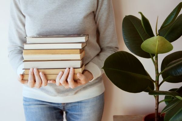 31 Best Places To Sell Textbooks & Books (For The Most Cash!) | MoneyMellow